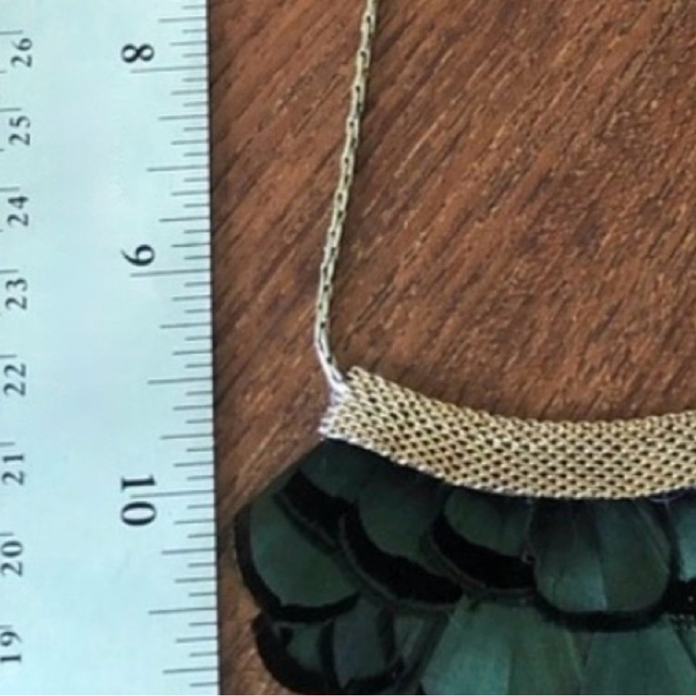 Anthropologie Serefina Feather Statement Necklace 🪶 Dark Green & Gold Stunning - Picture 5 of 5
